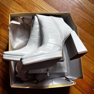 Sz10 princess polly white croc boot never worn!